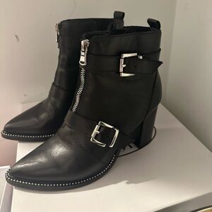 LEATHER STEVE MADDEN STUDDED BOOTY HEEL